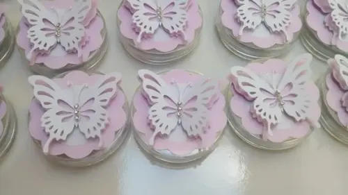 Latinha com Aplique de Borboleta Jardim