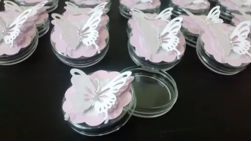 Latinha com Aplique de Borboleta Jardim