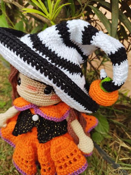 Boneca Bruxinha Amigurumi em Crochê