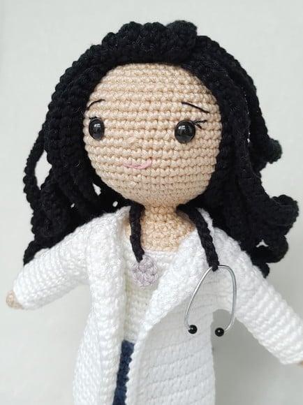 Boneca Médica em Amigurumi Personalizada