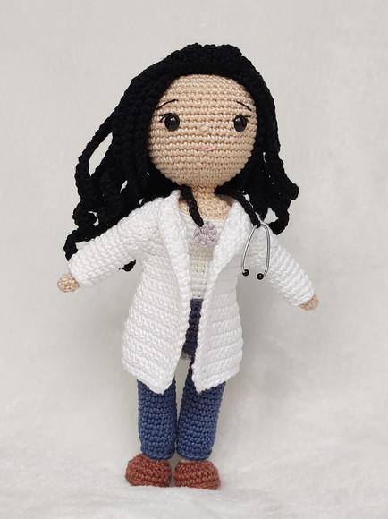 Boneca Médica em Amigurumi Personalizada