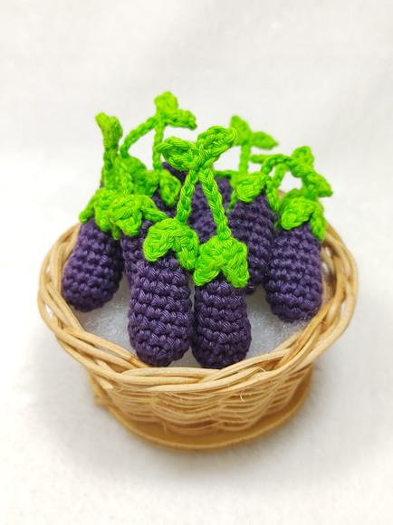 Mini Beringela em Crochê para Aplicação