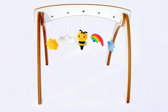 Móbile Baby Gym com Brinquedos em Crochê
