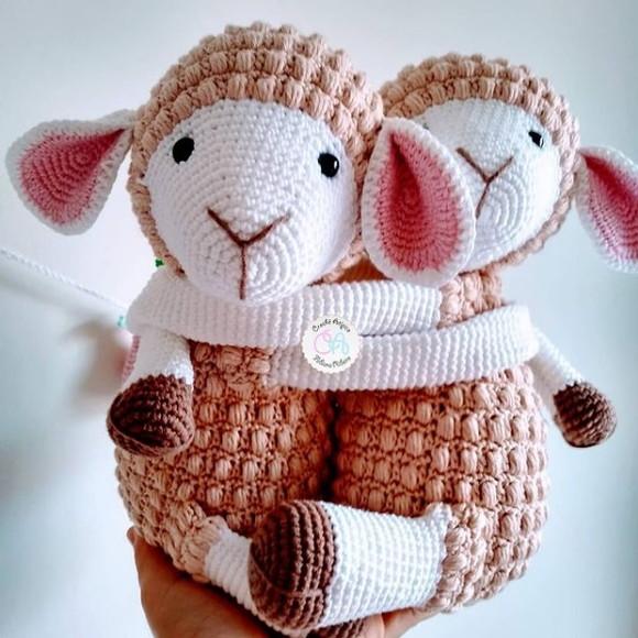 Prendedor de Cortina Ovelha Amigurumi em Crochê