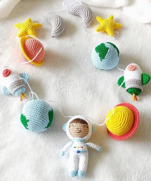 Varal de Berço Astronauta em Crochê