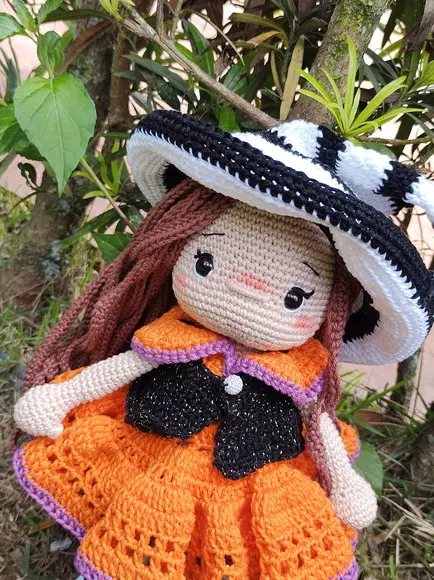 Boneca Bruxinha Amigurumi em Crochê