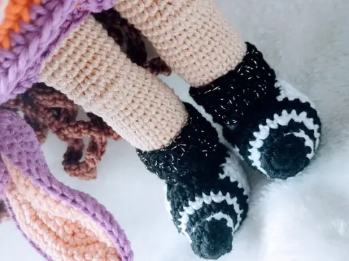 Boneca Bruxinha Amigurumi em Crochê