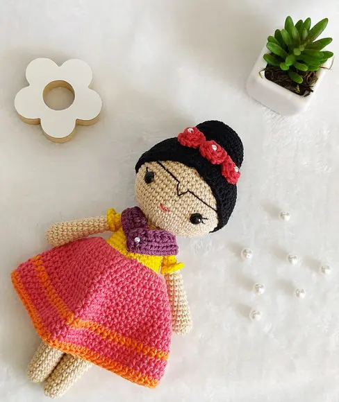 Boneca Frida Kahlo em Crochê