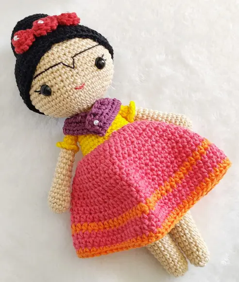 Boneca Frida Kahlo em Crochê