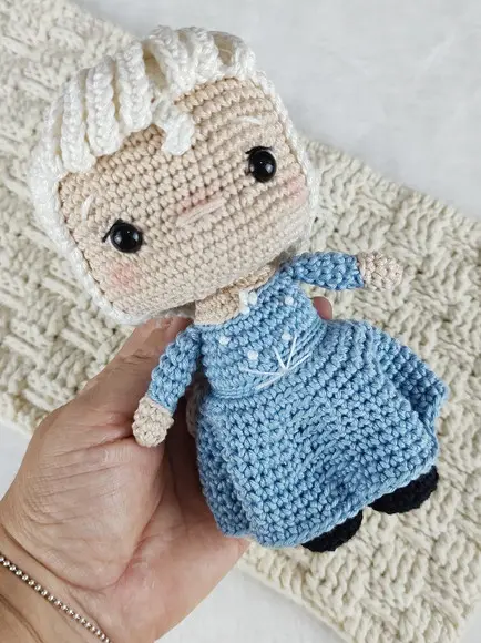 Boneca Princesa Elza Frozen Amigurumi em Crochê