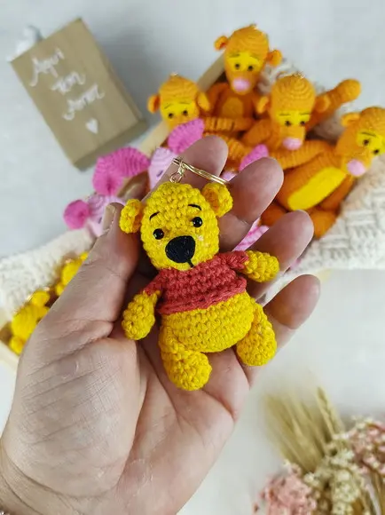 Chaveiro Lembrancinha Maternidade Urso Pooh em Crochê