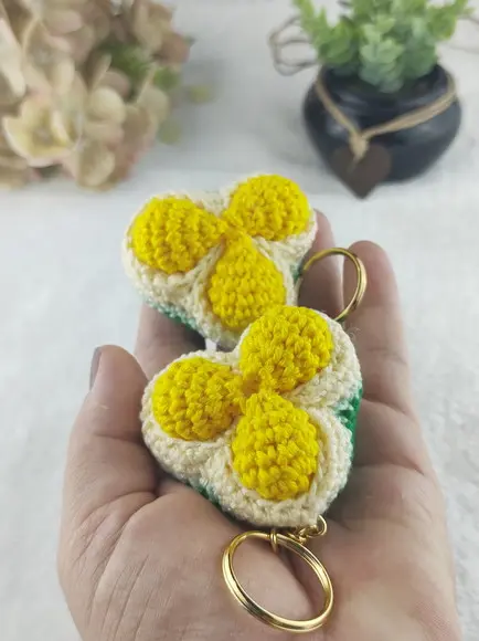 Chaveiro Pequi Amigurumi em Crochê