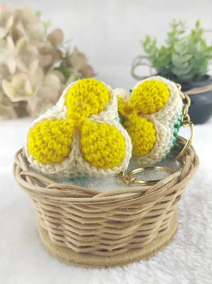 Chaveiro Pequi Amigurumi em Crochê