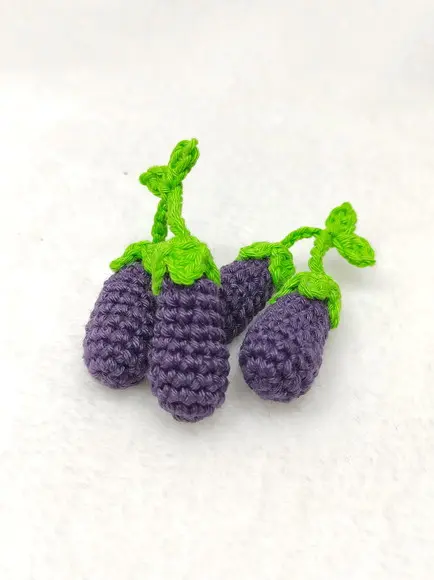 Mini Beringela em Crochê para Aplicação
