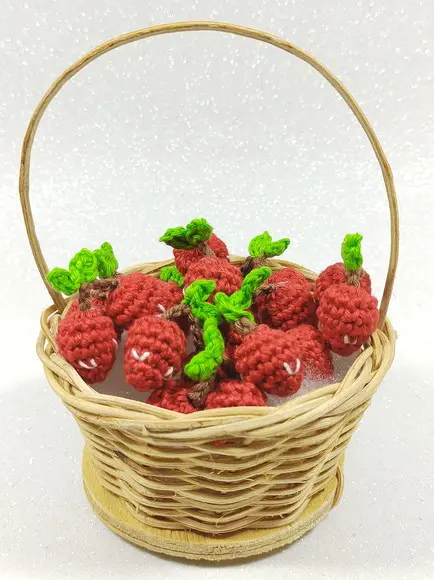 Mini Morango em Crochê para Aplicação