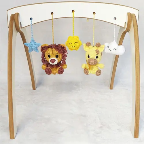 Móbile Baby Gym com Brinquedos em Crochê