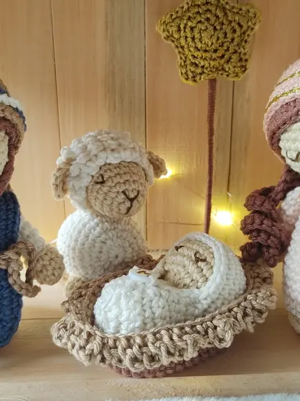 Presépio em Crochê com Casinha em Madeira