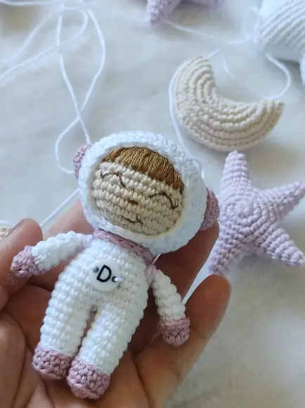 Varal de Berço Astronauta em Crochê