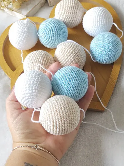 Varal de Berço Bolinhas em Crochê