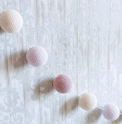 Varal de Berço Bolinhas em Crochê