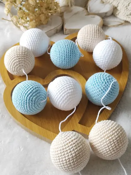 Varal de Berço Bolinhas em Crochê