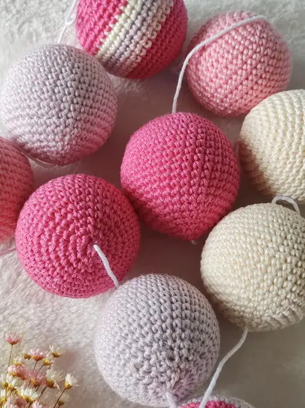 Varal de Berço Bolinhas em Crochê