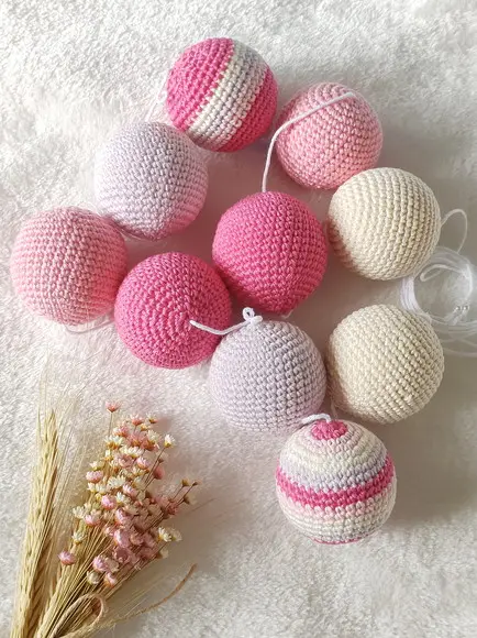 Varal de Berço Bolinhas em Crochê