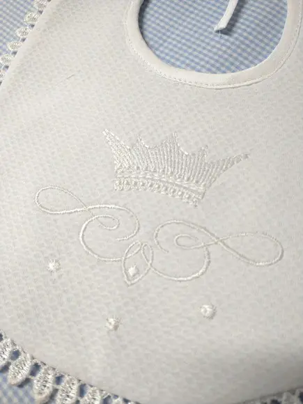 Babador Branco Bordado para Bebê