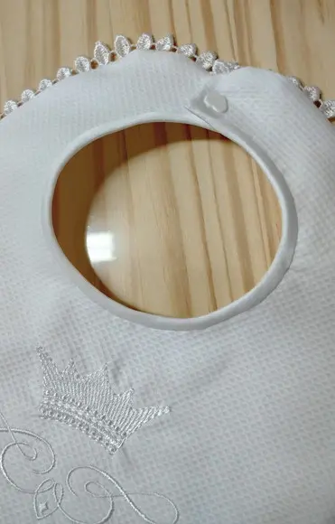 Babador Branco Bordado para Bebê