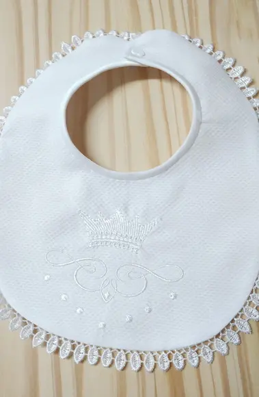 Babador Branco Bordado para Bebê