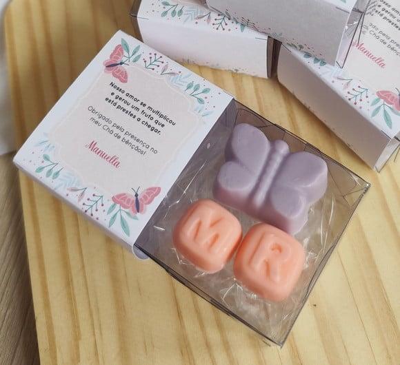 Lembrancinha Borboleta + 2 Letras na Caixinha Personalizada