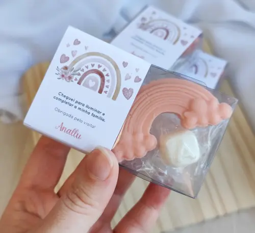 Lembrancinha Sabonete Arco-íris com Tag Personalizada