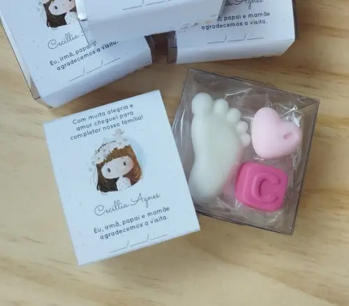 Lembrancinha Sabonete Pezinho + 1 Letra + Coração