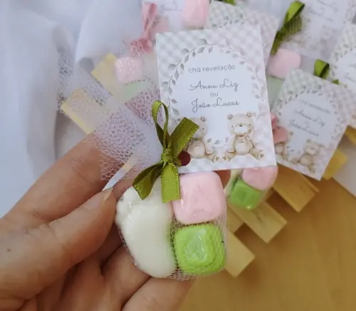 Lembrancinha Sabonete Pezinho + 2 Letras Personalizado - Tule