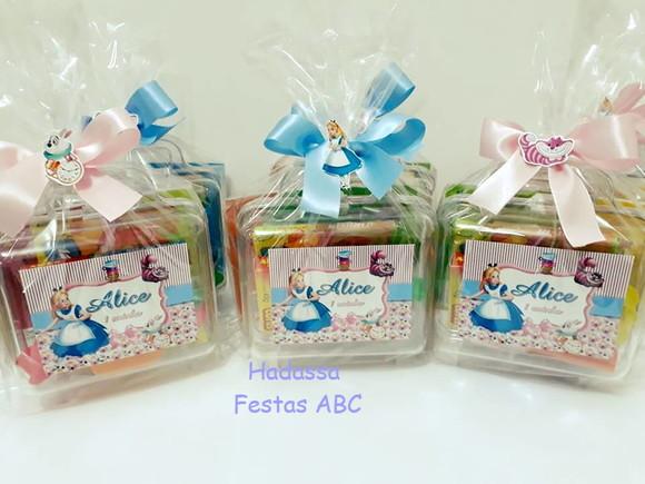 Maleta personalizada com Kit para colorir  e brincar tema Alice n