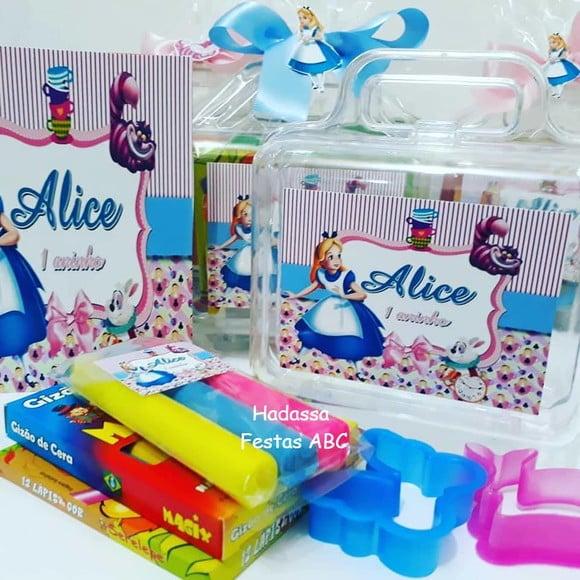 Maleta personalizada com Kit para colorir  e brincar tema Alice n