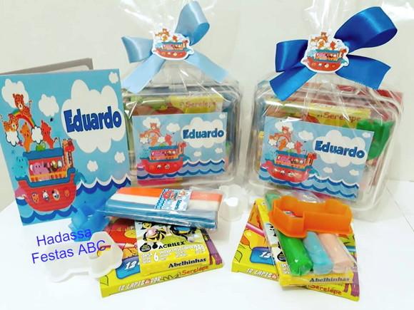 Maleta personalizada com Kit para colorir e brincar tema Arca de 
