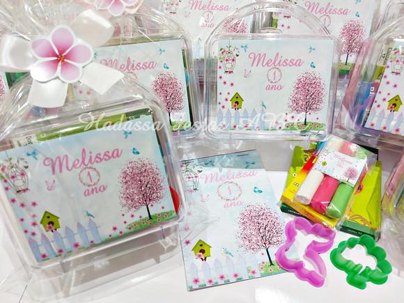 Maleta com Kit para Colorir e Brincar Tema Jardim Encantado