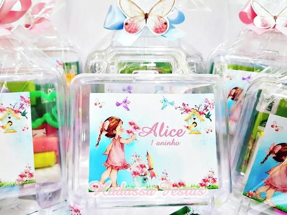 Maleta com Kit para colorir e brincar tema Jardim Encantado