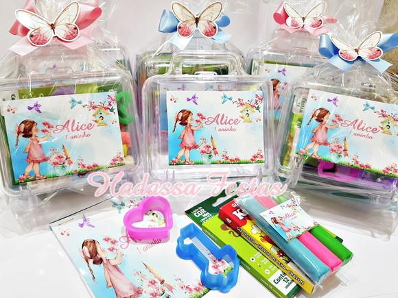 Maleta com Kit para colorir e brincar tema Jardim Encantado