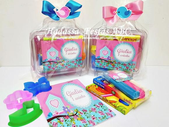Maleta com Kit para colorir e brincar tema  Jardim Encantado