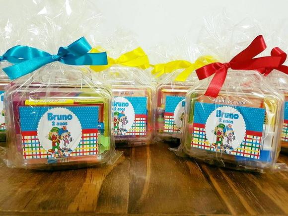 Maleta com Kit  e  para Colorir e Brincar tema Patati Patatá