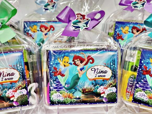 Maleta com Kit para Colorir e Brincar tema  Pequena Sereia
