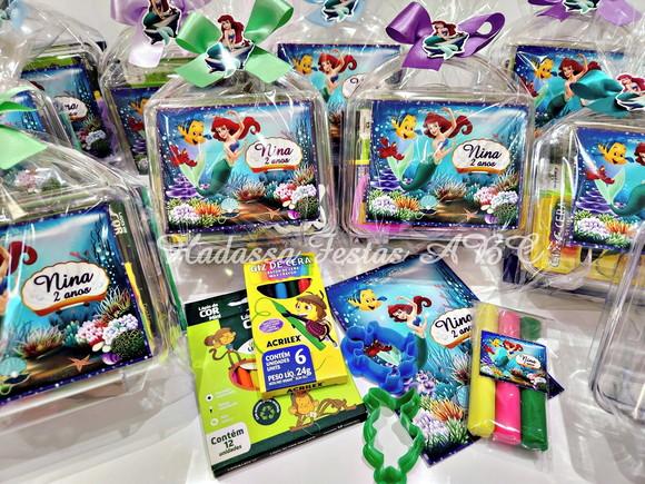 Maleta com Kit para Colorir e Brincar tema  Pequena Sereia