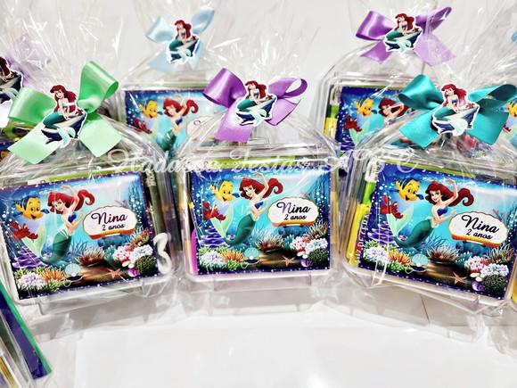 Maleta com Kit para Colorir e Brincar tema  Pequena Sereia