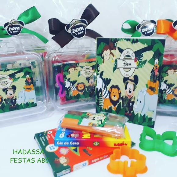 Maleta com Kit para Colorir  e Brincar tema Safári do Mickey