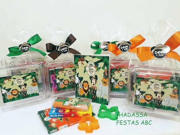 Maleta com Kit para Colorir  e Brincar tema Safári do Mickey