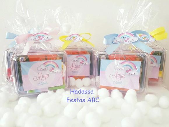 Maleta com Kit para Colorir  e Brincar Tema Chuva de Amor