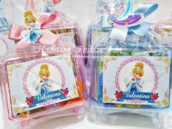Maleta com Kit para Colorir e Brincar  Tema Cinderela