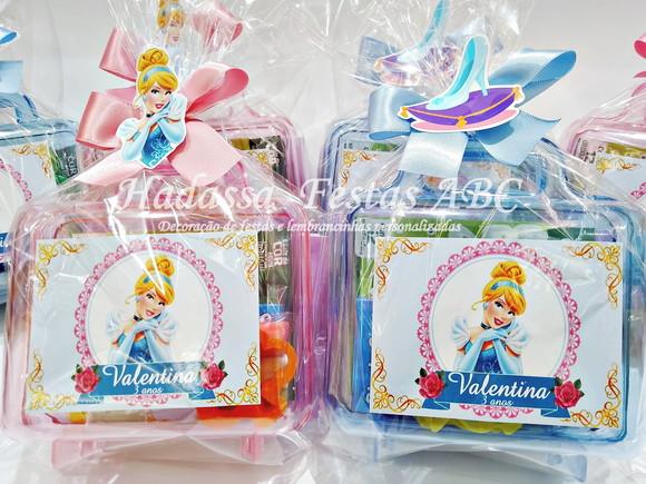 Maleta com Kit para Colorir e Brincar  Tema Cinderela